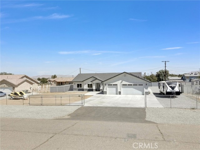 11515 Tamarisk Avenue, Hesperia CA: https://media.crmls.org/medias/1efd254f-c88c-472c-b216-edf50bd78835.jpg