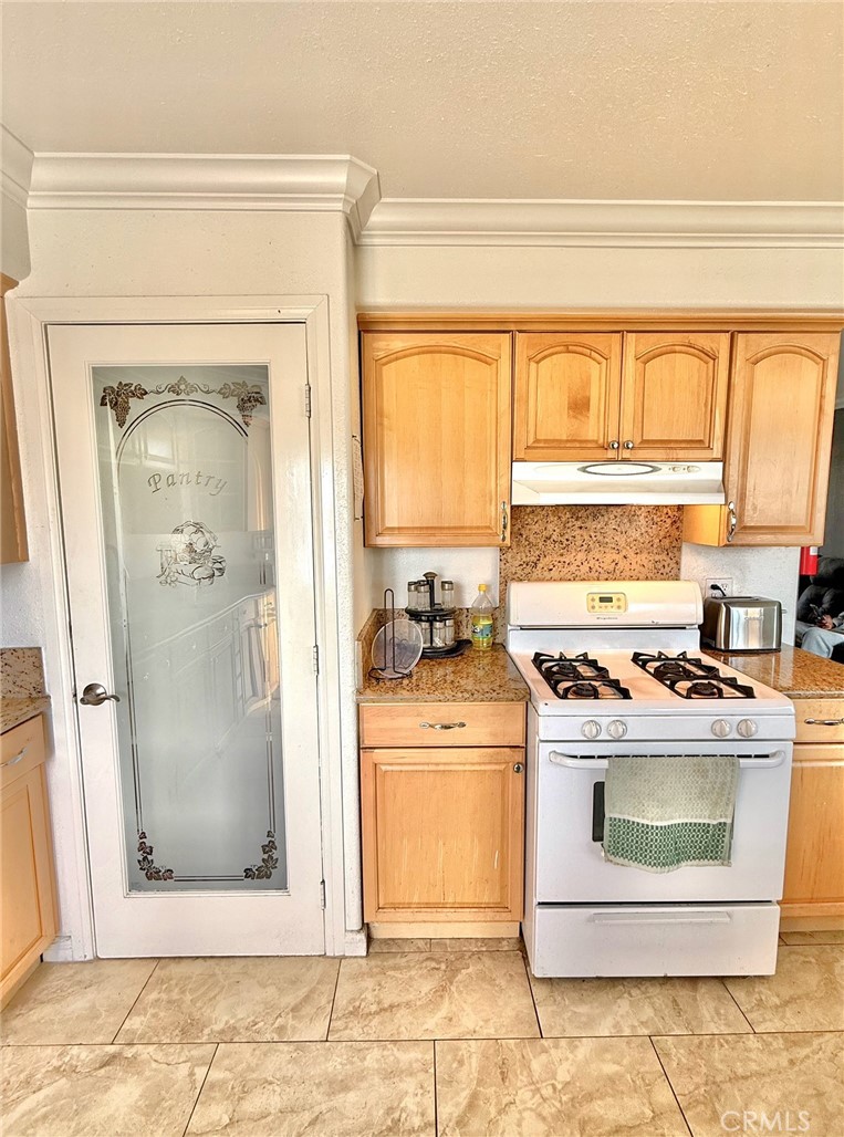 https://media.crmls.org/medias/1efdd8d3-3eb1-4161-934f-89ae72ff6cd1.jpg?preset=X-Large