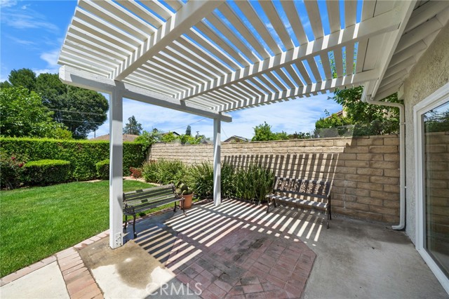 19735 Blythe Street, Winnetka CA: https://media.crmls.org/medias/1efdf5c1-35f6-4fdf-9fa4-9b3a29e1a362.jpg