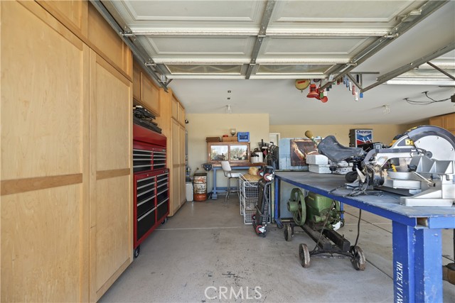 8328 Chateau Road, Phelan CA: https://media.crmls.org/medias/1efeacac-47ed-4be6-a048-b7d0cb5dda0c.jpg