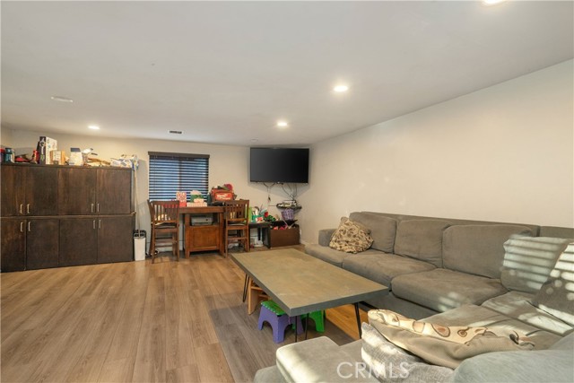 Detail Gallery Image 24 of 26 For 11936 Neenach, Sun Valley,  CA 91352 - 6 Beds | 3 Baths