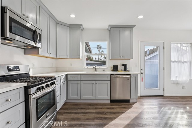 Detail Gallery Image 10 of 38 For 202 Mira Mar, Long Beach,  CA 90803 - 4 Beds | 4 Baths