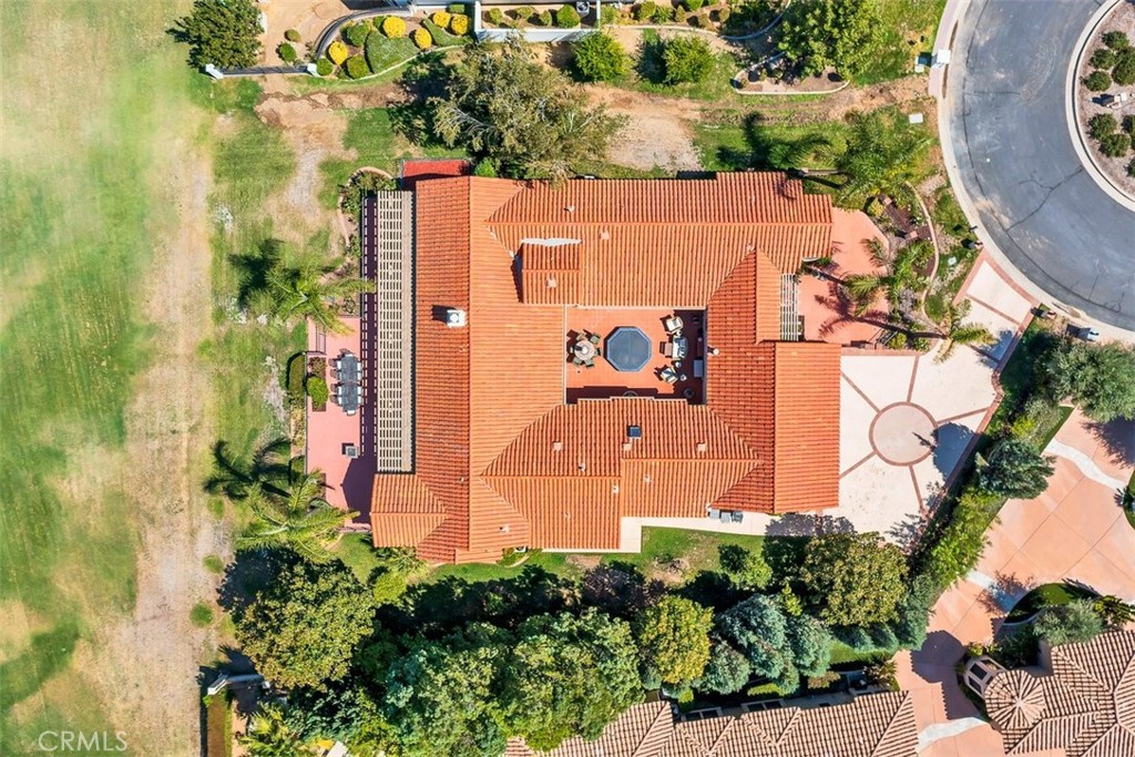 https://media.crmls.org/medias/1f00471a-e60a-41e4-a3bd-f829cc84d112.jpg?preset=X-Large