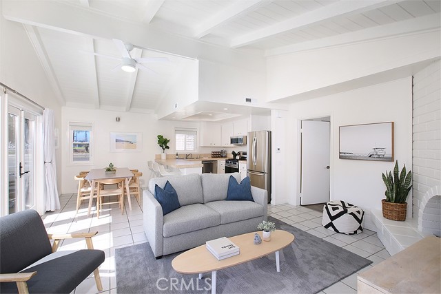 Detail Gallery Image 5 of 49 For 203 Cedar St a & B,  Newport Beach,  CA 92663 - 4 Beds | 3 Baths