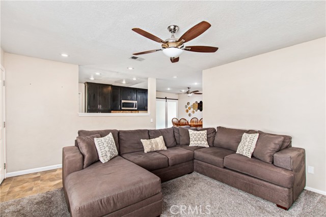 Detail Gallery Image 6 of 38 For 844 W Francis St, Corona,  CA 92882 - 4 Beds | 2 Baths