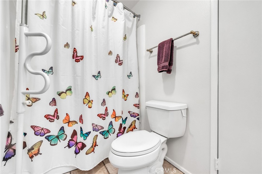 https://media.crmls.org/medias/1f011652-2a39-4edb-9f76-ebb386c49390.jpg?preset=X-Large