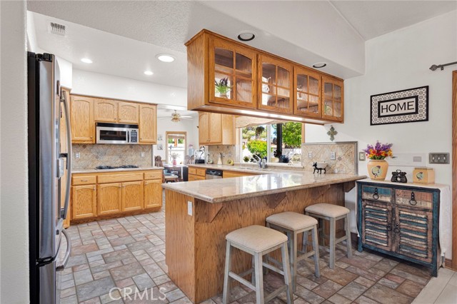 Detail Gallery Image 14 of 56 For 19985 Red Feather, Apple Valley,  CA 92307 - 3 Beds | 2/1 Baths