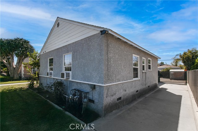 Detail Gallery Image 2 of 28 For 1329 -1331 N Screenland Dr #1329-1331,  Burbank,  CA 91505 - 4 Beds | 2 Baths