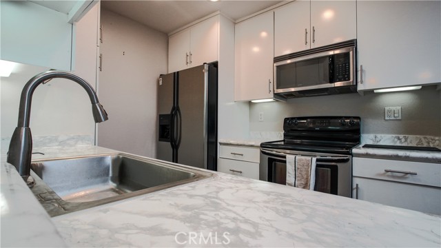 Detail Gallery Image 10 of 18 For 4210 via Arbolada #307,  Los Angeles,  CA 90042 - 2 Beds | 2 Baths