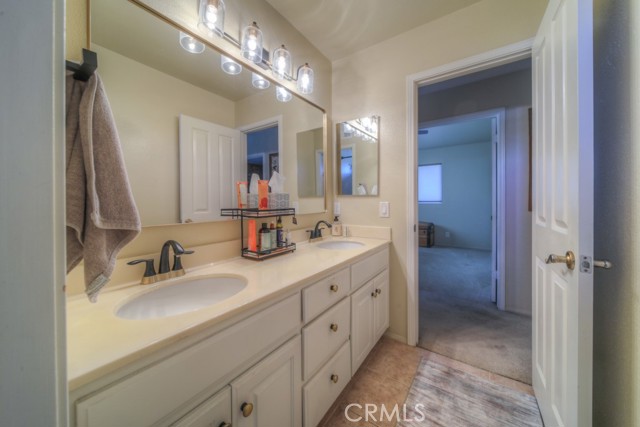 Image 42 of 75 For 25220 Corte Sur