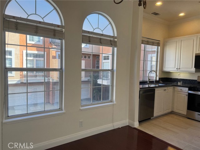 Detail Gallery Image 7 of 27 For 9 Torrigiani Aisle, Irvine,  CA 92606 - 1 Beds | 1/1 Baths