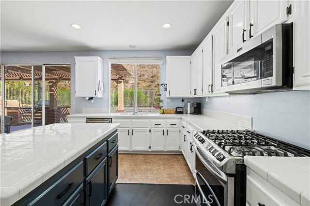 Detail Gallery Image 18 of 68 For 31205 Cherry Dr, Castaic,  CA 91384 - 5 Beds | 3 Baths