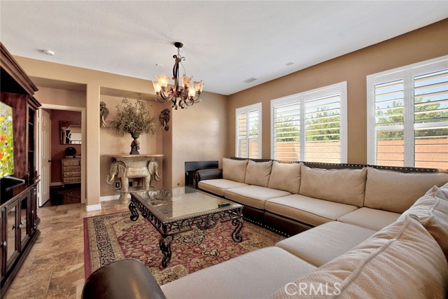 Detail Gallery Image 7 of 41 For 3107 San Luis Dr, Lancaster,  CA 93535 - 5 Beds | 3/1 Baths