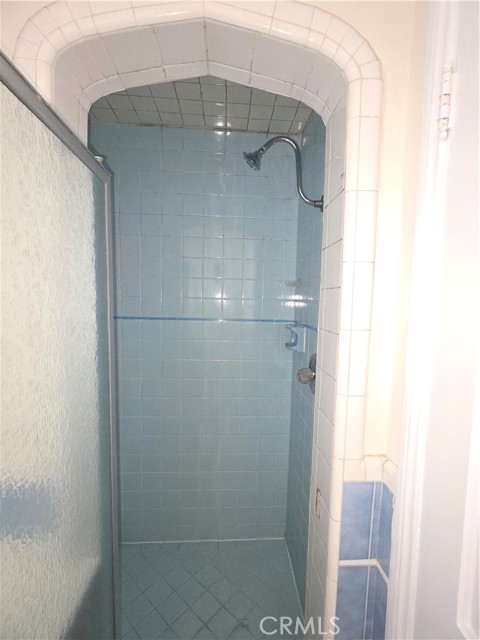 238 S Detroit Street, Los Angeles CA: https://media.crmls.org/medias/1f037b64-d964-4ded-93a9-f483492c8a5b.jpg
