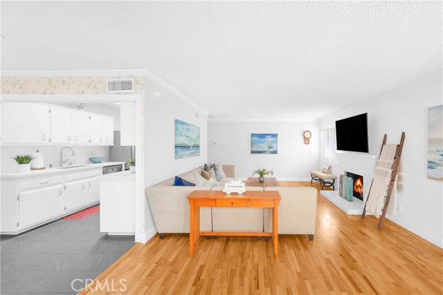 8381 E Hendrie Street, Long Beach CA: https://media.crmls.org/medias/1f0432de-346d-4094-b36f-65da22345ed1.jpg