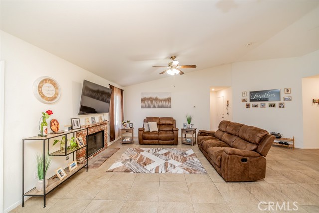 Detail Gallery Image 8 of 37 For 14564 Lilac Rd, Adelanto,  CA 92301 - 3 Beds | 2 Baths