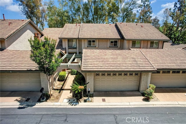 Detail Gallery Image 2 of 29 For 6587 E via Fresco, Anaheim Hills,  CA 92807 - 3 Beds | 3 Baths