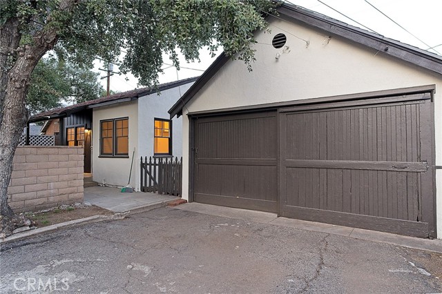 550 N 1st Avenue, Upland CA: https://media.crmls.org/medias/1f05bb30-45b9-4c39-b2bb-360d93d4a5de.jpg