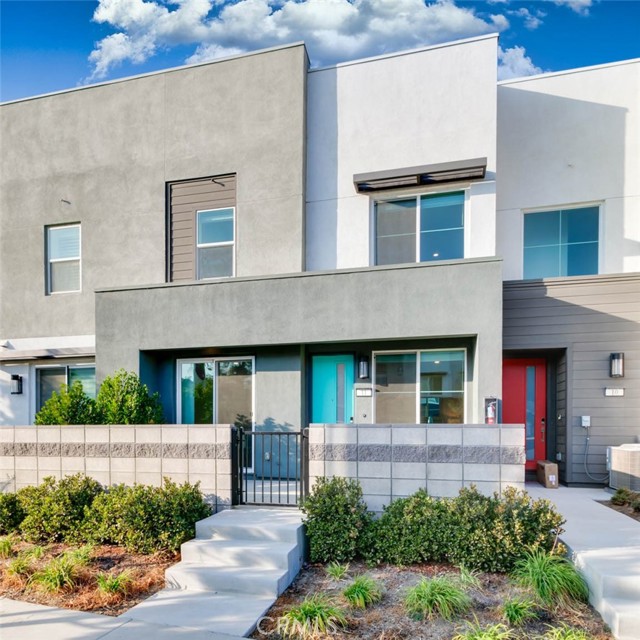 Detail Gallery Image 5 of 33 For 3641 S Allston Paseo #11,  Ontario,  CA 91761 - 3 Beds | 2/1 Baths