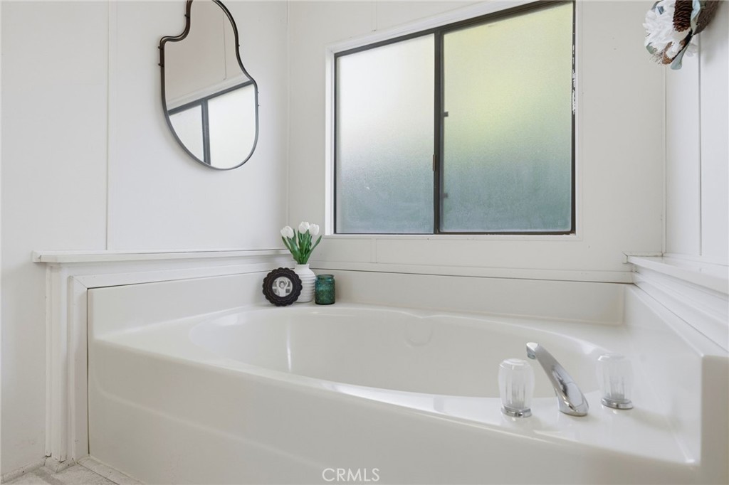 https://media.crmls.org/medias/1f0619eb-0d71-4256-92de-4a6503a85495.jpg?preset=X-Large