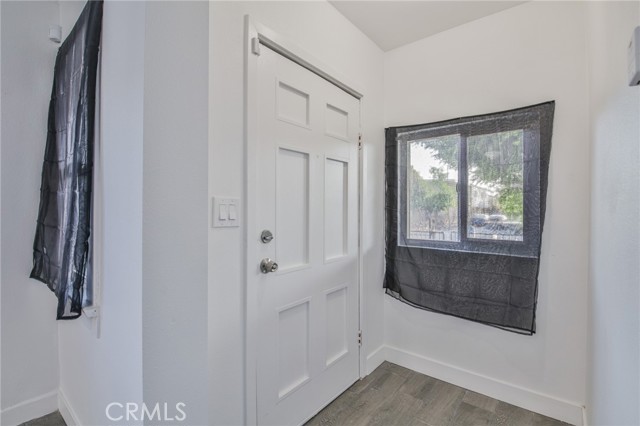 9218 Hooper Avenue, Los Angeles CA: https://media.crmls.org/medias/1f0632fa-08b1-44af-82e4-316587544bc3.jpg