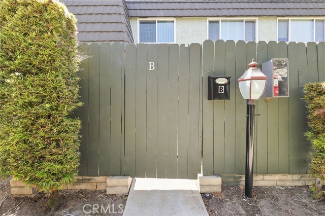 1634 Iowa Street, Costa Mesa CA: https://media.crmls.org/medias/1f06d516-b262-4a56-9501-b9e5949d9fe9.jpg