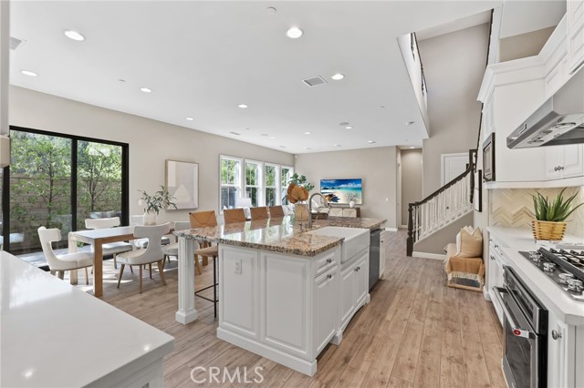 Detail Gallery Image 17 of 63 For 33 Castellana, Lake Forest,  CA 92630 - 4 Beds | 3 Baths