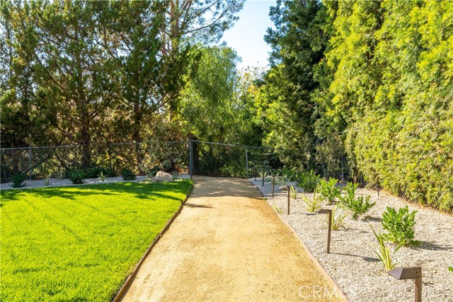 4240 Kingfisher Road, Calabasas CA: https://media.crmls.org/medias/1f082095-7305-412d-b0b0-b02821684221.jpg