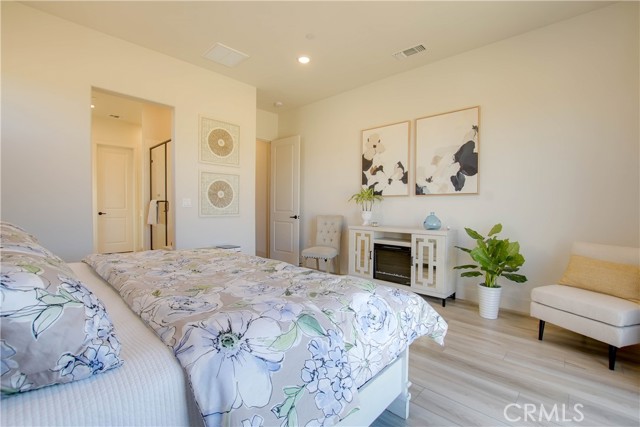 208 Luna Way, Hollister CA: https://media.crmls.org/medias/1f08e67e-9cfc-4e6e-a312-dfa159f79f60.jpg