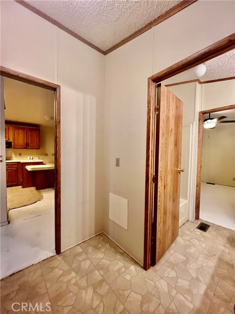 24600 Mountain Ave, Hemet CA: https://media.crmls.org/medias/1f08fa8d-d2bb-4c15-a029-194d23ba0503.jpg