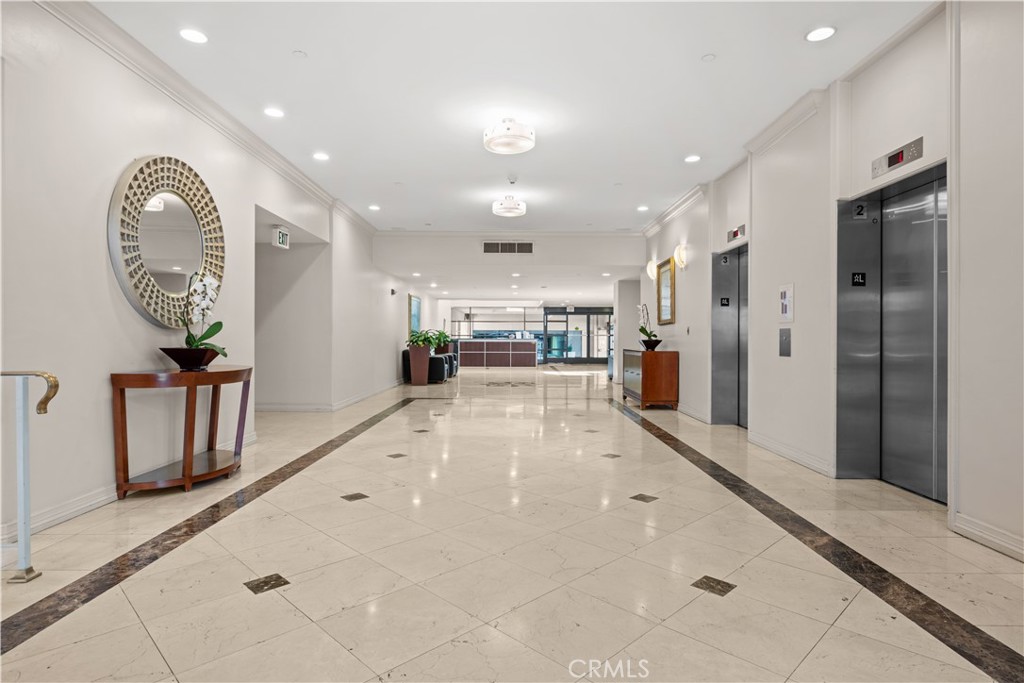 https://media.crmls.org/medias/1f092eb9-314f-46e0-b264-45040aef1774.jpg?preset=X-Large