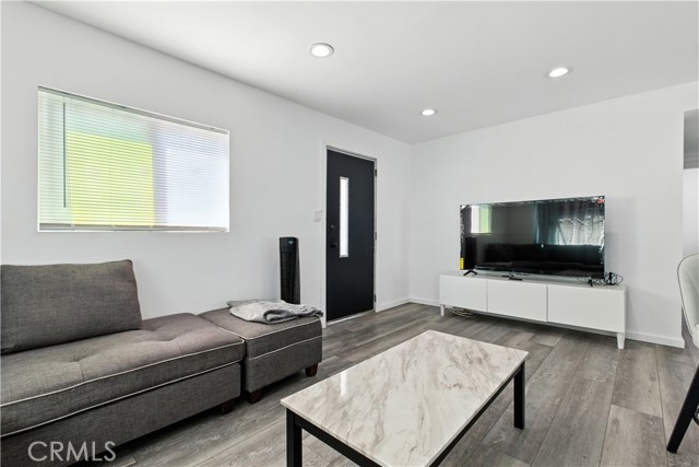 Detail Gallery Image 3 of 14 For 1900 Artesia Blvd #4,  Torrance,  CA 90504 - 2 Beds | 1 Baths