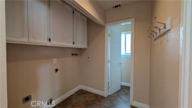 Detail Gallery Image 18 of 49 For 13055 Riverview Dr, Victorville,  CA 92395 - 3 Beds | 2/1 Baths