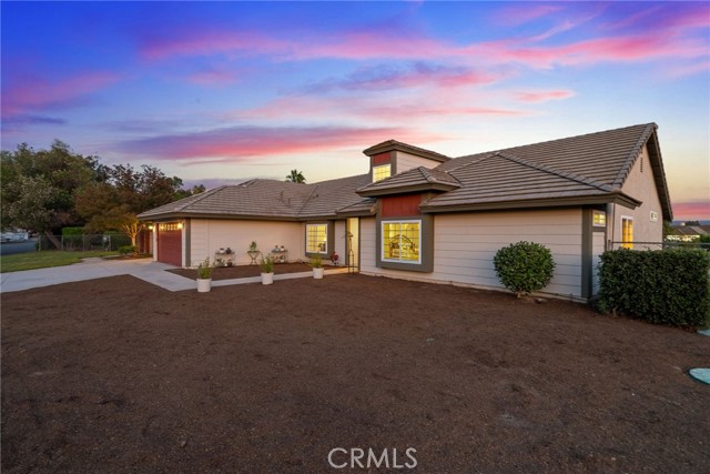 15725 Terraceview Court, Riverside CA: https://media.crmls.org/medias/1f0aec9c-a732-4c94-8f86-4f384586df74.jpg