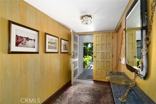 Detail Gallery Image 2 of 32 For 13943 Margate St, Sherman Oaks,  CA 91401 - 4 Beds | 3 Baths