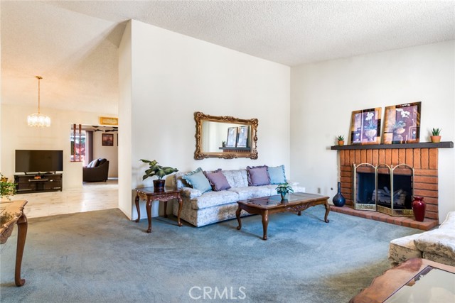 Detail Gallery Image 4 of 23 For 19319 Temre Ln, Rowland Heights,  CA 91748 - 4 Beds | 2 Baths