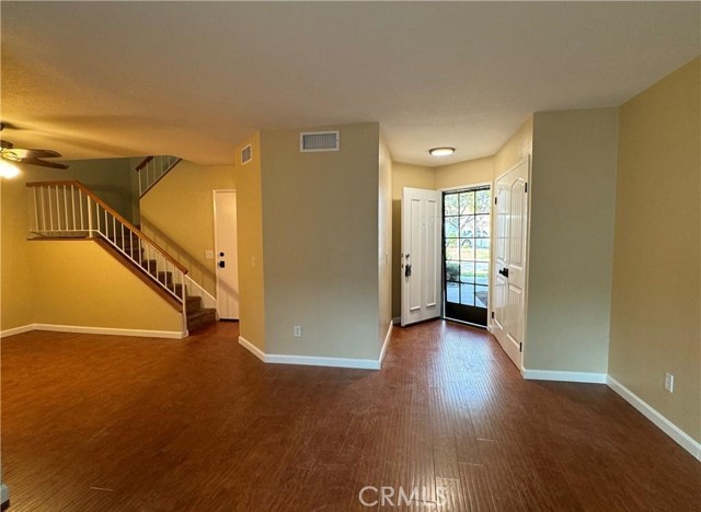 Detail Gallery Image 2 of 12 For 1725 Maxwell Ln #C,  Corona,  CA 92881 - 2 Beds | 2/1 Baths