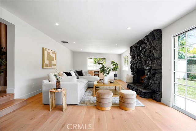 Detail Gallery Image 7 of 55 For 18324 Sylvan St, Tarzana,  CA 91335 - 4 Beds | 2 Baths
