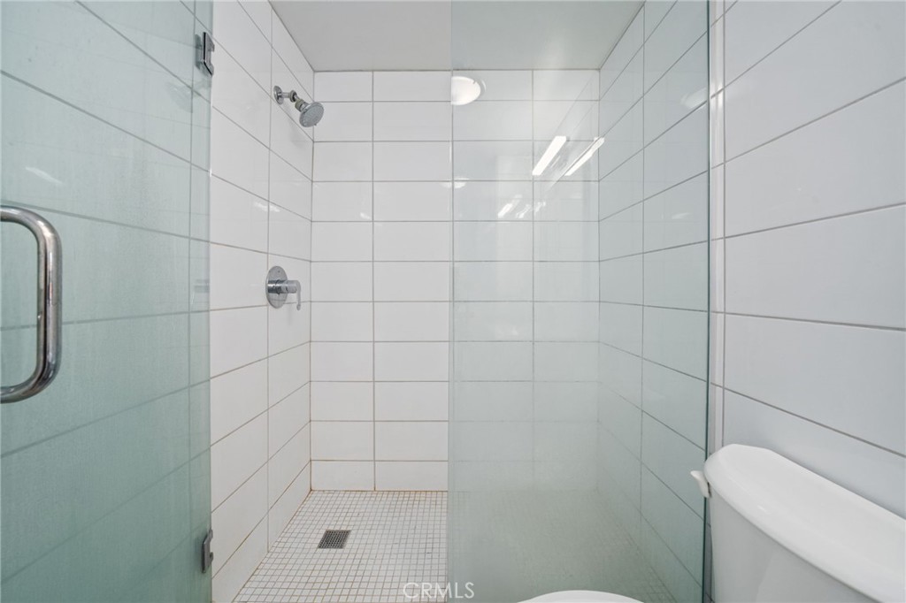 https://media.crmls.org/medias/1f0bde0b-a475-48d9-90f8-4f5437c3878f.jpg?preset=X-Large