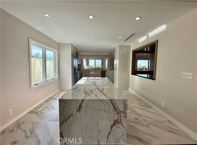 1716 Via La Paz, Burbank CA: https://media.crmls.org/medias/1f0cebd9-d26f-4dc0-99d0-6747c2e8ad60.jpg