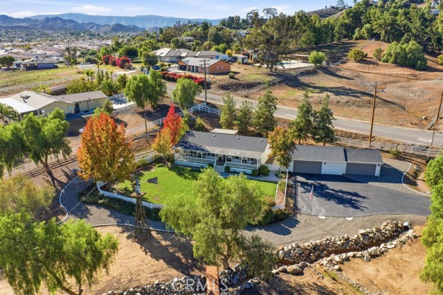 Detail Gallery Image 3 of 39 For 24765 Las Flores Dr, Canyon Lake,  CA 92587 - 4 Beds | 2 Baths