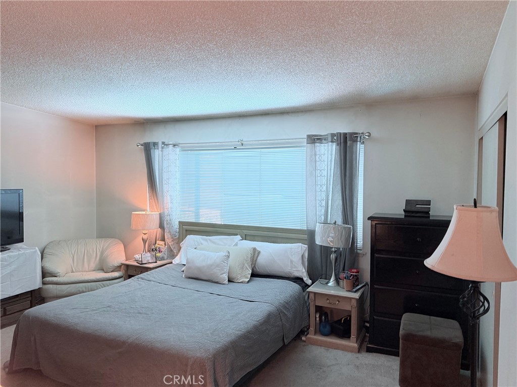https://media.crmls.org/medias/1f0ddc58-9ede-46ae-a232-315c7835280a.jpg?preset=X-Large