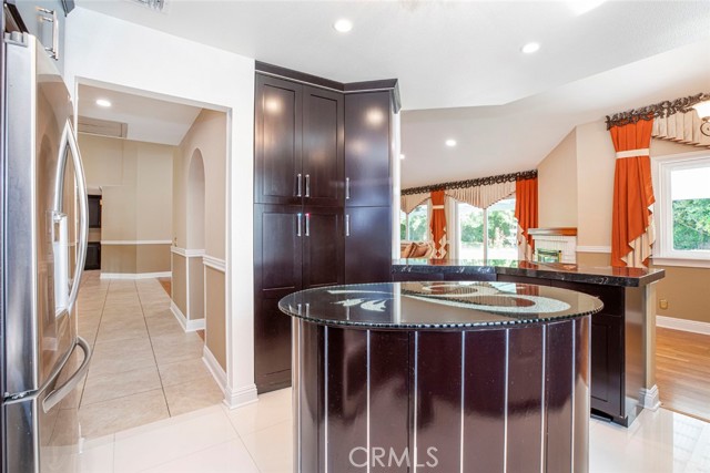 Detail Gallery Image 16 of 51 For 10928 Meseta Ave, Shadow Hills,  CA 91040 - 4 Beds | 3 Baths