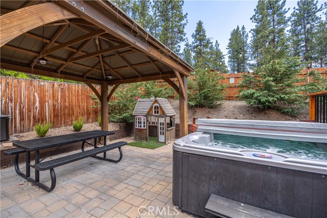 Detail Gallery Image 30 of 40 For 950 Alpenweg Dr, Big Bear City,  CA 92314 - 4 Beds | 2 Baths
