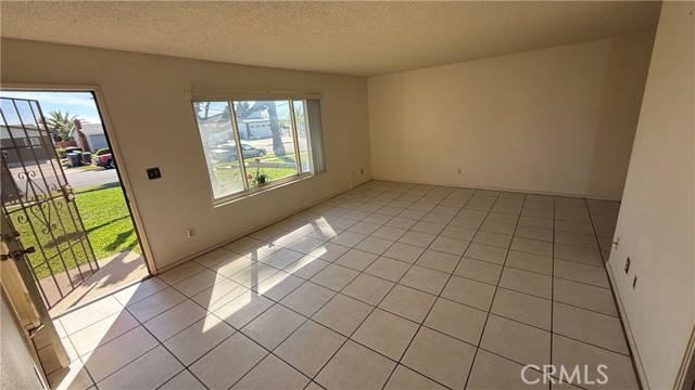 Detail Gallery Image 5 of 29 For 24786 Valecrest Dr, Moreno Valley,  CA 92557 - 3 Beds | 2 Baths