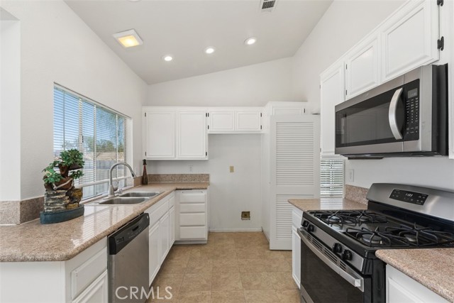 Image 12 of 26 For 24926 Regis Court