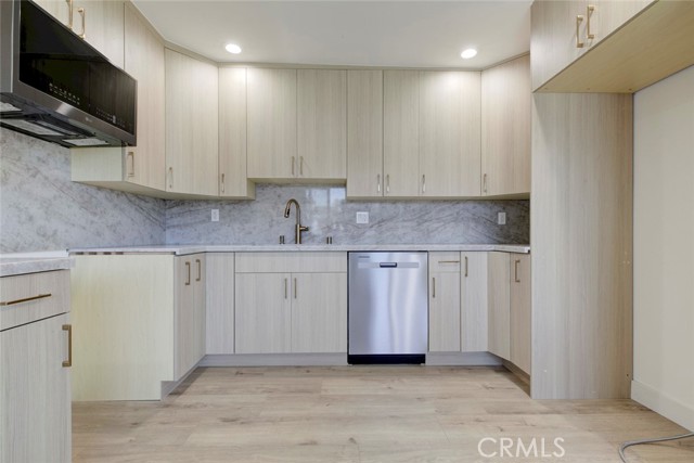 Image 6 of 22 For 210 Alameda  