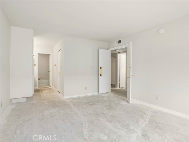 6724 Hillpark Drive, 302 photo 17