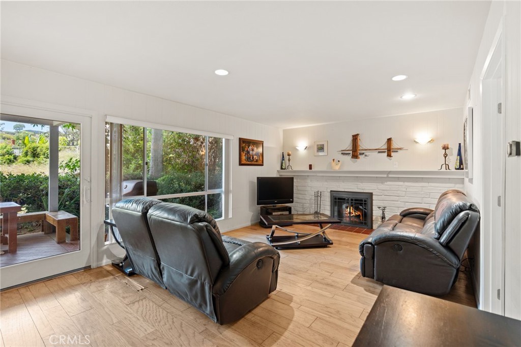 MLS #OC25155618 img 16