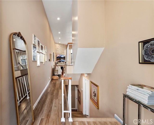 Detail Gallery Image 5 of 31 For 4652 Don Lorenzo #B,  Los Angeles,  CA 90008 - 3 Beds | 3 Baths